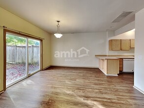 30132 36th Pl S in Auburn, WA - Foto de edificio - Building Photo