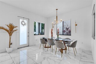 4363 NW 81st Ave in Doral, FL - Building Photo - Building Photo