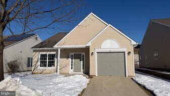 49 Wagon Wheel Ln, Unit 2-0213 in Columbus, NJ - Building Photo