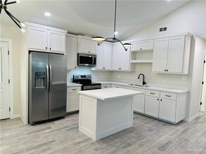 3401 N L St, Unit A in McAllen, TX - Foto de edificio - Building Photo