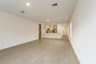 605 Craven St in Montgomery, TX - Foto de edificio - Building Photo