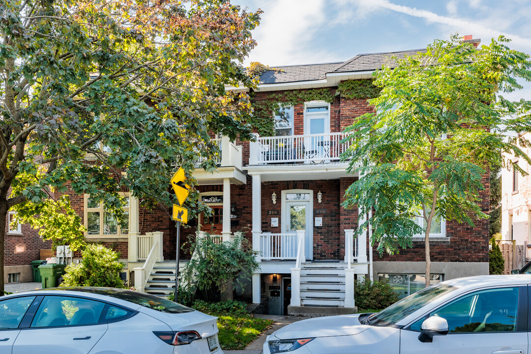 2120 De Vendôme Av in Montréal, QC - Building Photo