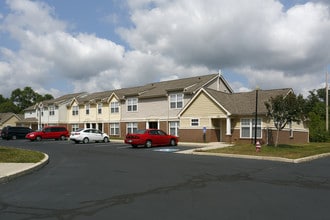 Sun Valley Townhomes in Anderson, IN - Building Photo - Building Photo