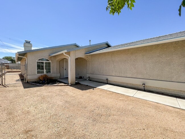 7400 Hermosa Ave in Yucca Valley, CA - Building Photo - Building Photo