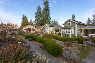 Greenwood Avenue Cottages in Shoreline, WA - Building Photo - Building Photo