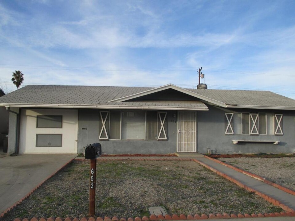 652 Le May Way in Hemet, CA - Building Photo