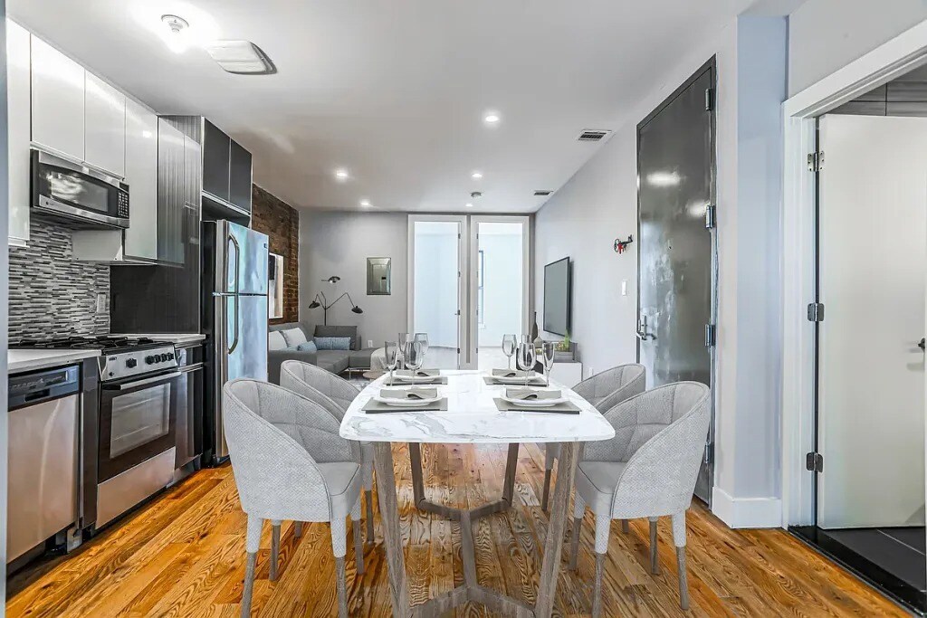 375 Vernon Ave in Brooklyn, NY - Building Photo