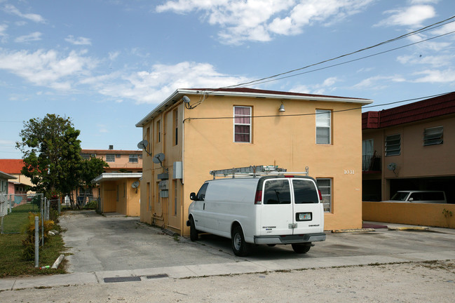 1031 W 27th St in Hialeah, FL - Building Photo - Building Photo