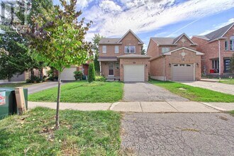 90 Covent Cres in Aurora, ON - Building Photo - Building Photo
