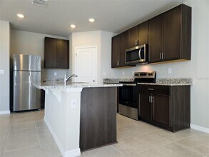 3112 Forrest Plum Ct in Zephyrhills, FL - Foto de edificio - Building Photo