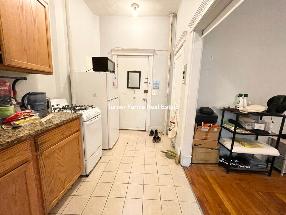 210 Hemenway St, Unit 6 in Boston, MA - Building Photo