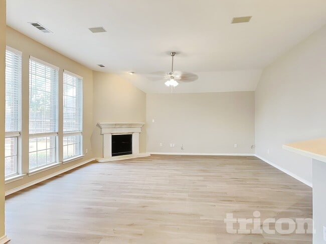 1314 Pegasus Dr in Arlington, TX - Building Photo - Building Photo