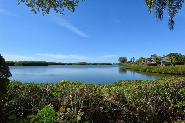 1608 Bayhouse Point Dr, Unit 304 in Sarasota, FL - Building Photo - Building Photo