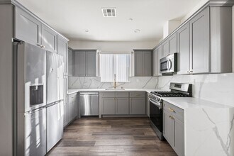 11621 Ayres Ave in Los Angeles, CA - Building Photo - Building Photo