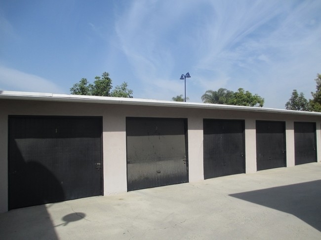 10537 Arrington Ave in Downey, CA - Building Photo - Building Photo