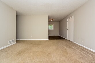 1303 Todiway Ct in Jonesboro, GA - Building Photo - Building Photo