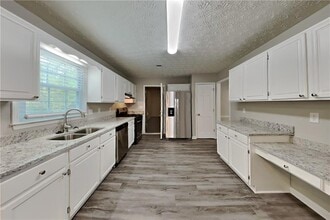 1311 Bustling Ln SW in Marietta, GA - Building Photo - Building Photo