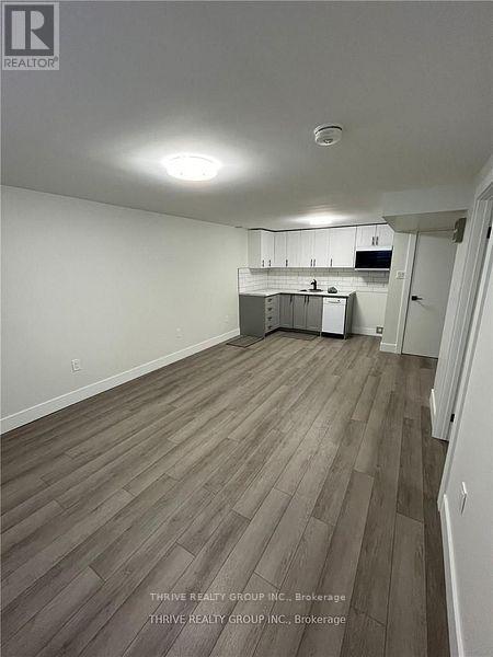 1 Sutton Pl in London, ON - Building Photo - Building Photo