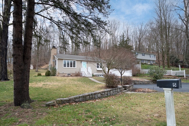 property at 5 Wood Creek Rd