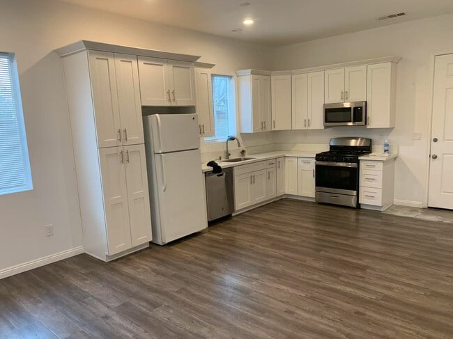 property at 5336 Huddart Ave
