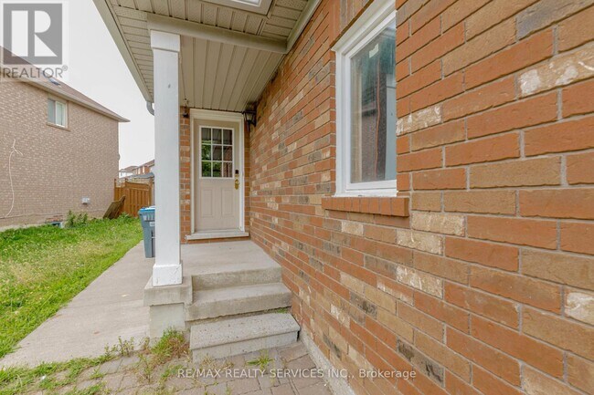 106 Narrow Valley Crescent in Brampton, ON - Building Photo - Building Photo
