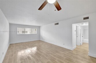 1939 Jefferson St in Hollywood, FL - Foto de edificio - Building Photo