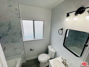 810 W 62nd St in Los Angeles, CA - Building Photo - Building Photo