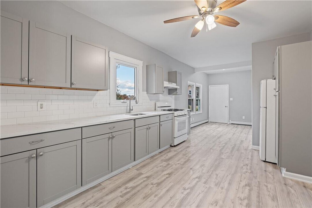 8 Ross St in White Plains, NY - Building Photo