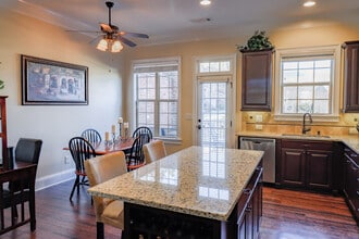 3708 Broughton Cir in Atlanta, GA - Building Photo - Building Photo