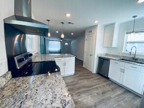 545 48th Ave N in St. Petersburg, FL - Building Photo - Building Photo