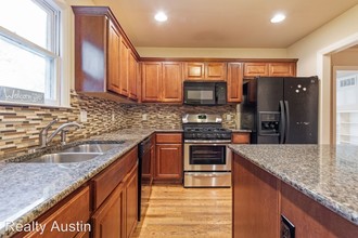 921 E 37th St in Austin, TX - Building Photo - Building Photo