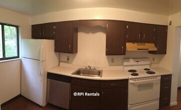 774 Locust Ridge Dr in Pittsburgh, PA - Building Photo - Building Photo