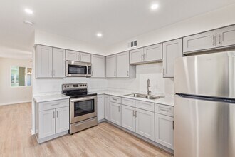 1434 E Broadway Rd in Mesa, AZ - Building Photo - Building Photo