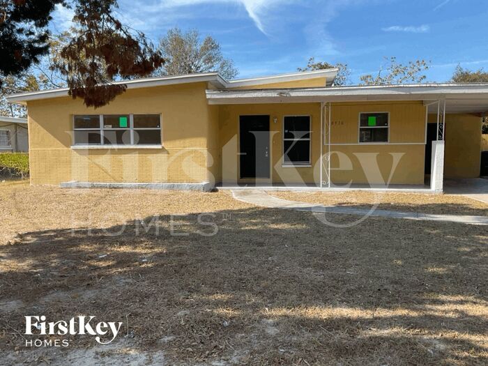 10910 N 15th St in Tampa, FL - Building Photo