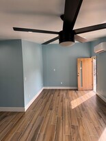 6439 1/2 Graves Ave, Unit 9.5 in Van Nuys, CA - Building Photo