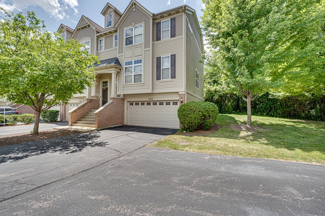 property at 3355 Kentshire Cir