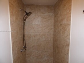 19121 NE Miami Ct in North Miami Beach, FL - Building Photo - Building Photo