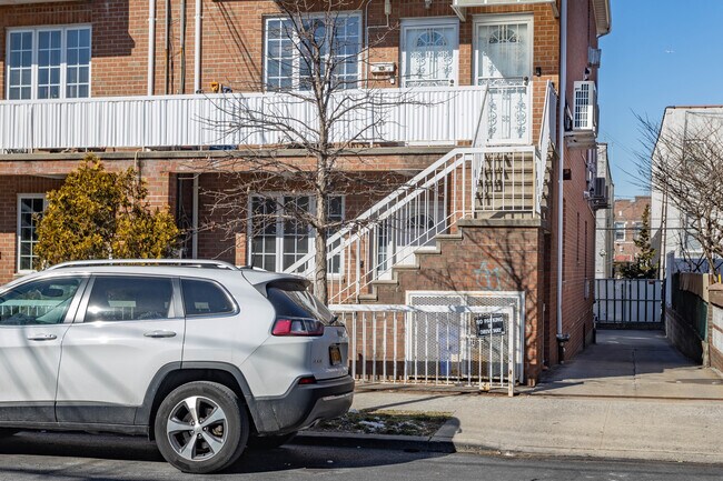 50 Bay 37th St in Brooklyn, NY - Foto de edificio - Building Photo