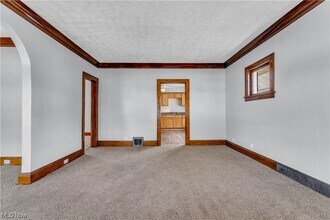 9806 Sladden Ave-Unit -UP in Garfield Heights, OH - Building Photo - Building Photo