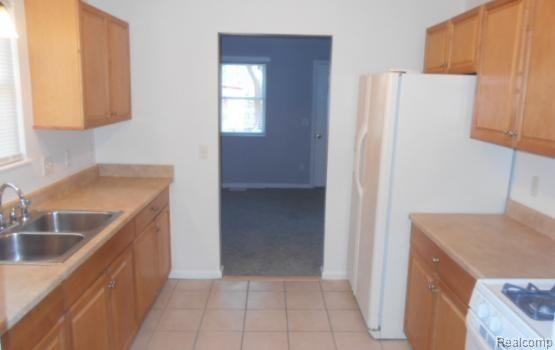 2443 Hester Ct in Keego Harbor, MI - Building Photo - Building Photo