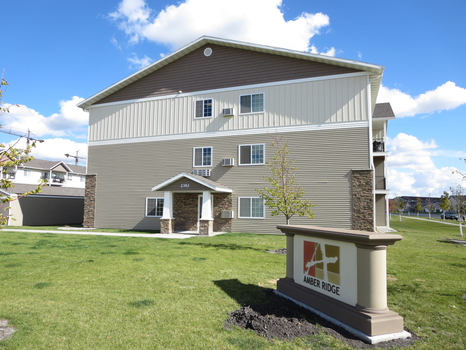 Amber Ridge Apartments in Fargo, ND - Foto de edificio