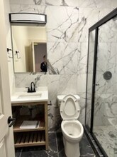 1114 W Grand Ave in Chicago, IL - Foto de edificio - Building Photo