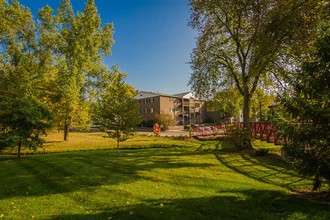 Creek Club Apartments in Williamston, MI - Foto de edificio - Building Photo