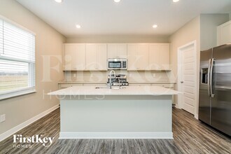 2332 S Carlota Dr in New Palestine, IN - Building Photo - Building Photo