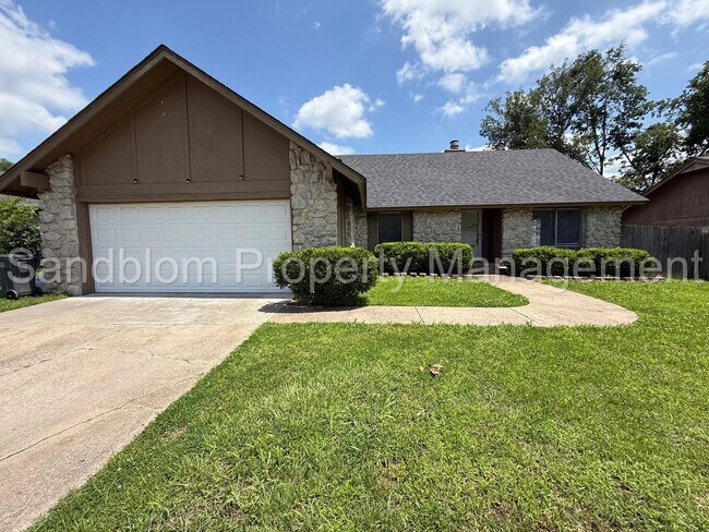 property at 2423 S 141st E Ave