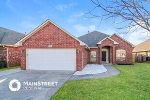 721 Oak Creek Dr in Moore, OK - Building Photo