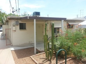 1214 S Farmer Ave in Tempe, AZ - Foto de edificio - Building Photo