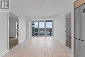 120 Varna Dr in Toronto, ON - Building Photo - Building Photo