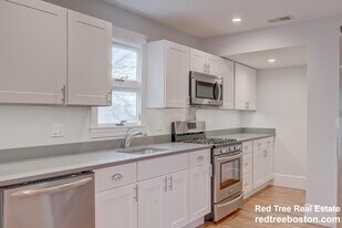 172 Saint Alphonsus St, Unit 2 in Boston, MA - Building Photo