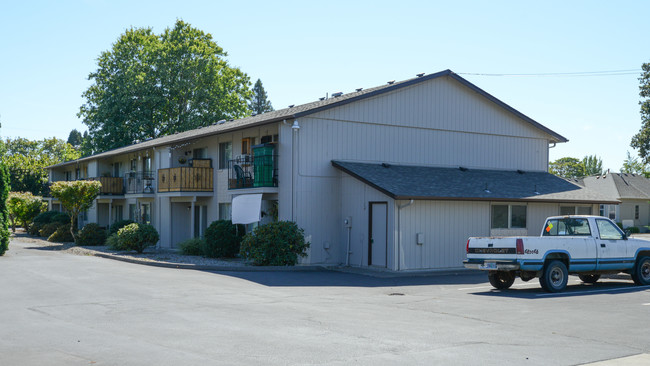 456 N 4th Ave in Stayton, OR - Building Photo - Building Photo